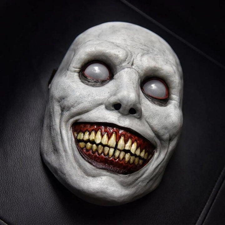 Enge, griezelige Halloween-demonenmasker met scherpe tanden voor feest en cosplay clown