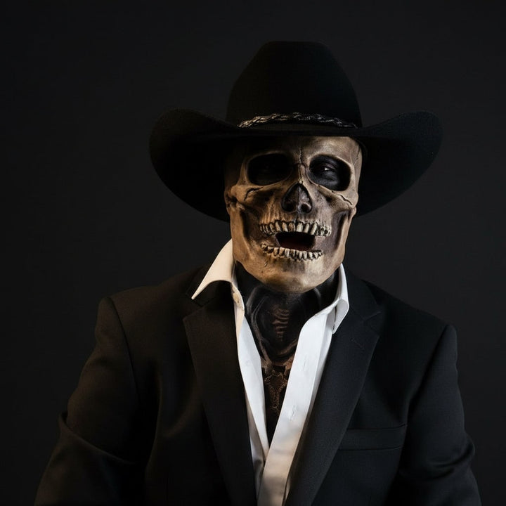 Halloween-schedelmasker met skeletborstplaat en blootliggende hersenen voor een eng feest