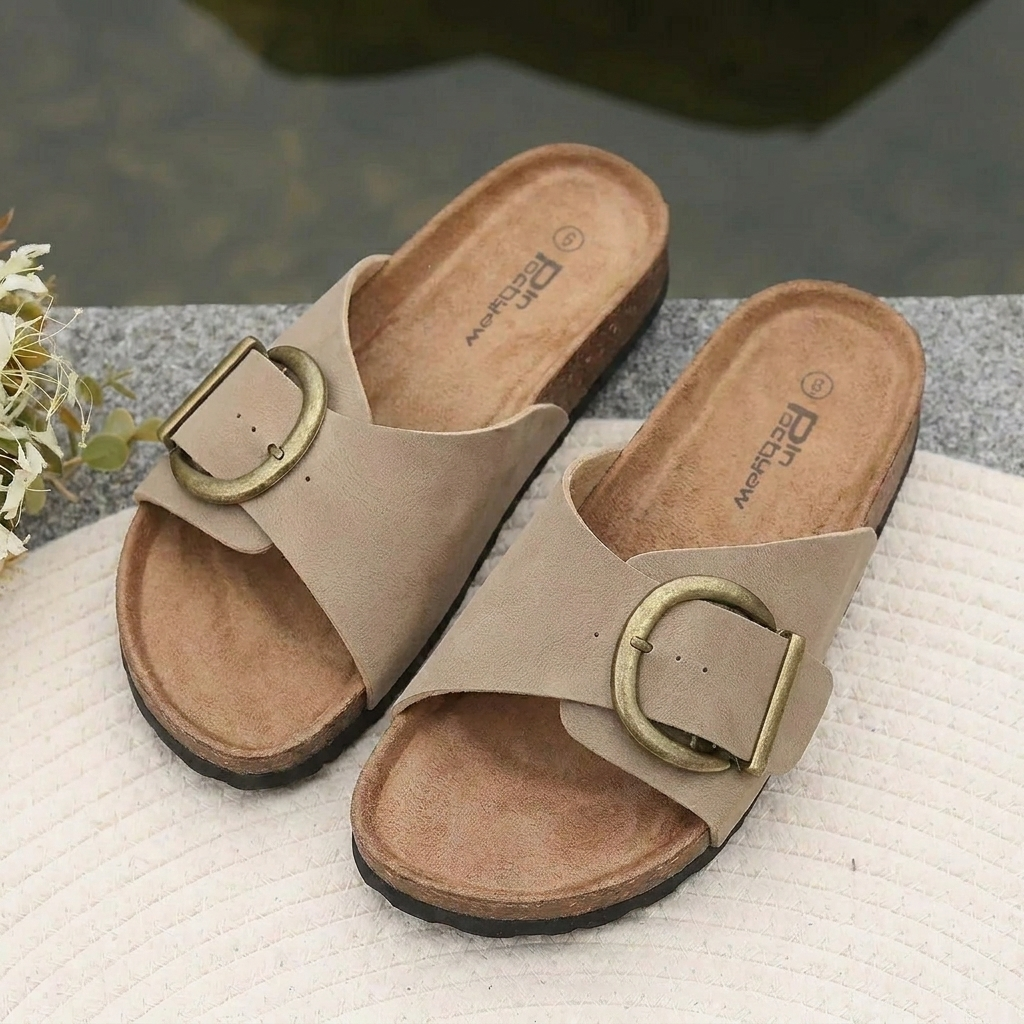 Open-Toe Slide Sandal Met Buckle Detail
