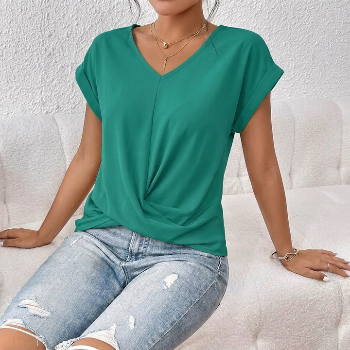 Dames T-shirt met V-hals, Korte Mouwen en Knoopdetail aan de Voorkant