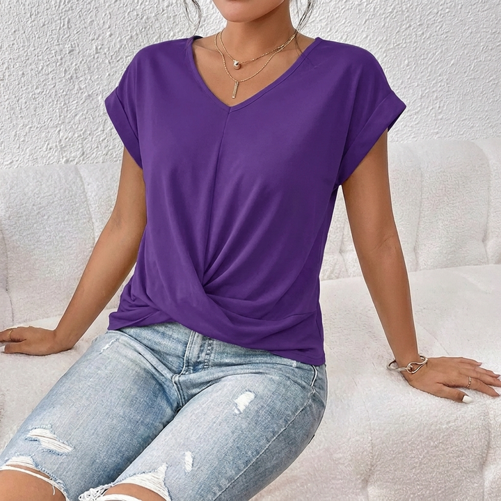 Dames T-shirt met V-hals, Korte Mouwen en Knoopdetail aan de Voorkant