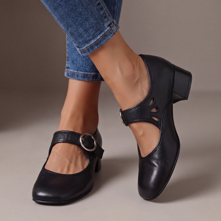 Pumps met enkelbandje, gesp en gevoerde binnenzool