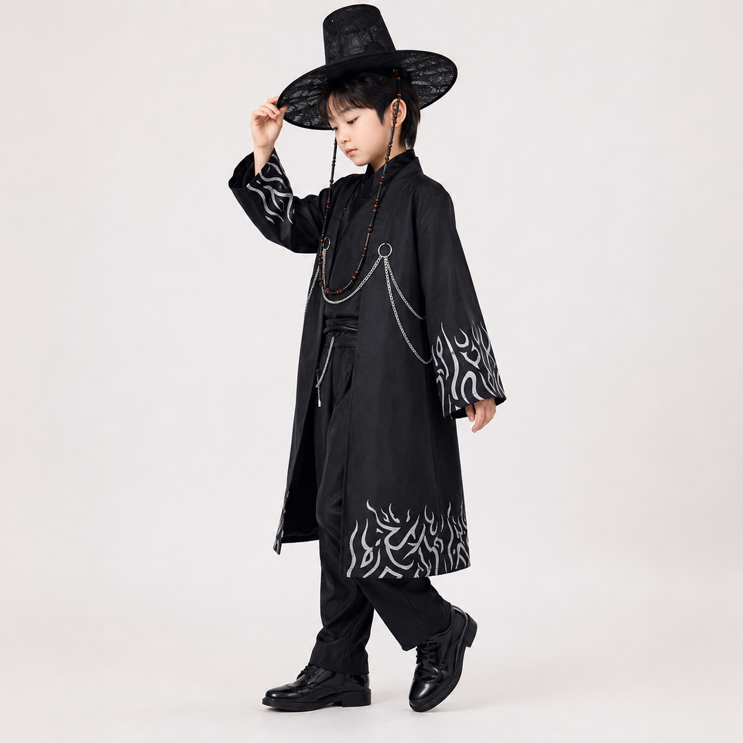 Halloween-cosplaykostuum voor kinderen, Koreaanse traditionele hanbok met hoedaccessoires en zilverkleurige kettingdetails