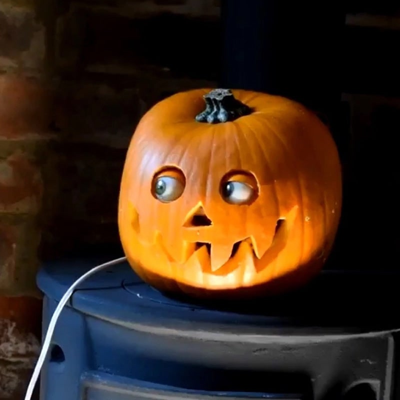 Halloween-pompoenlantaarn decoratie met animatronic bewegende ogen voor enge feestrekwisieten