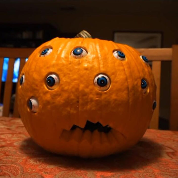 Halloween-pompoenlantaarn decoratie met animatronic bewegende ogen voor enge feestrekwisieten