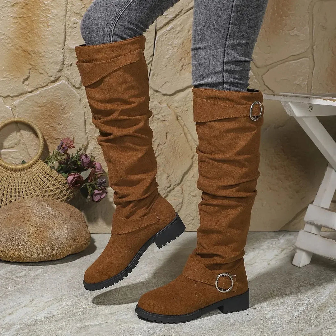 Slouchy kniehoge laarzen met gespdetail