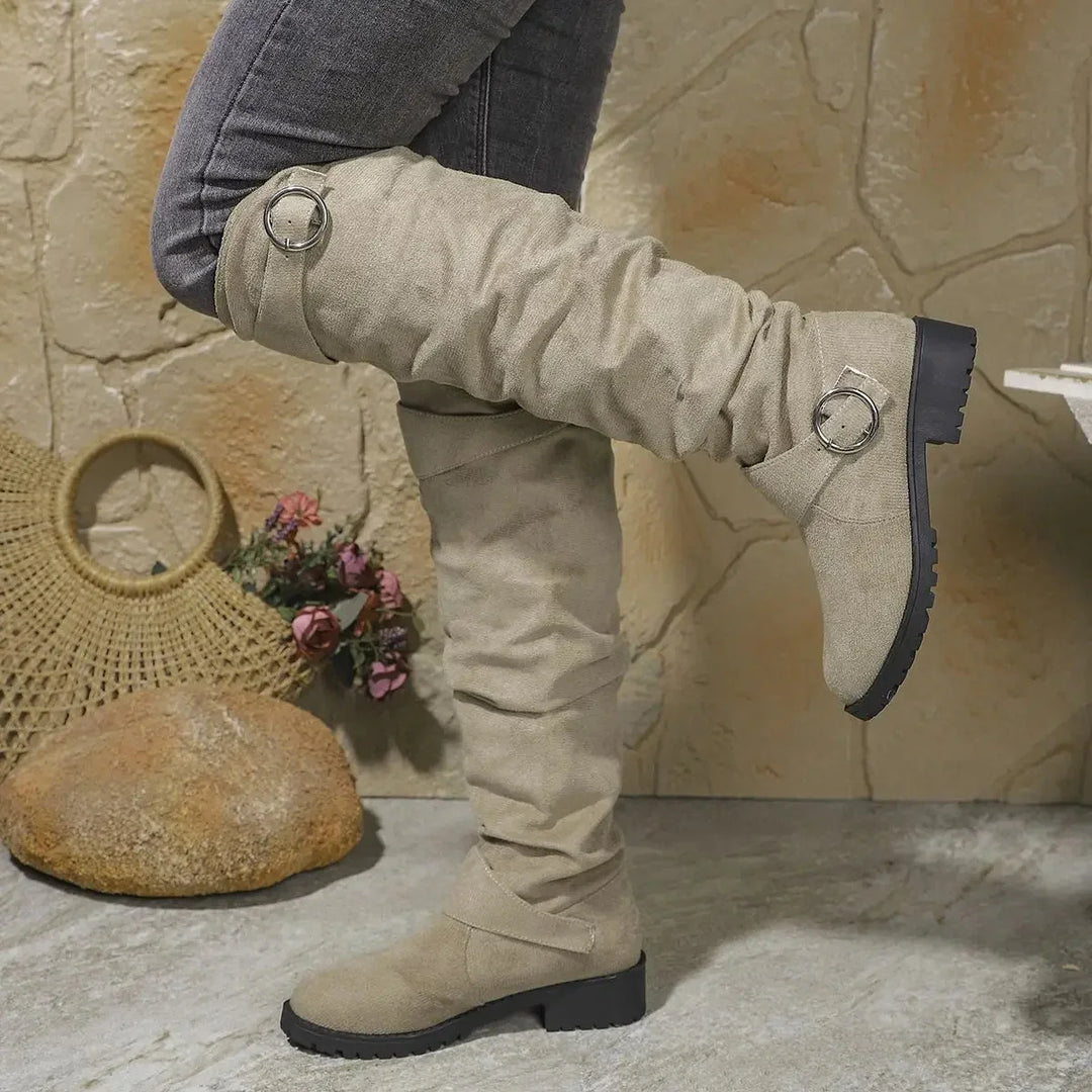 Slouchy kniehoge laarzen met gespdetail