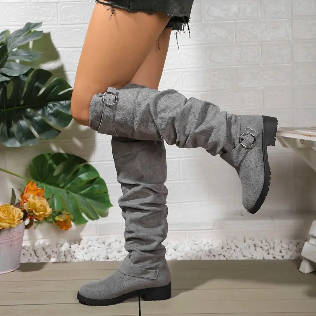 Slouchy kniehoge laarzen met gespdetail