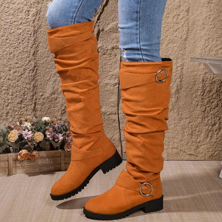 Slouchy kniehoge laarzen met gespdetail