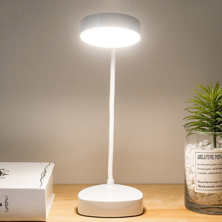 LED-bureaulamp met verstelbare flexibele zwanenhals, oplaadbaar via USB, compact ontwerp