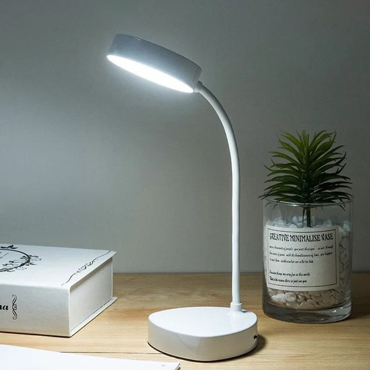 LED-bureaulamp met verstelbare flexibele zwanenhals, oplaadbaar via USB, compact ontwerp