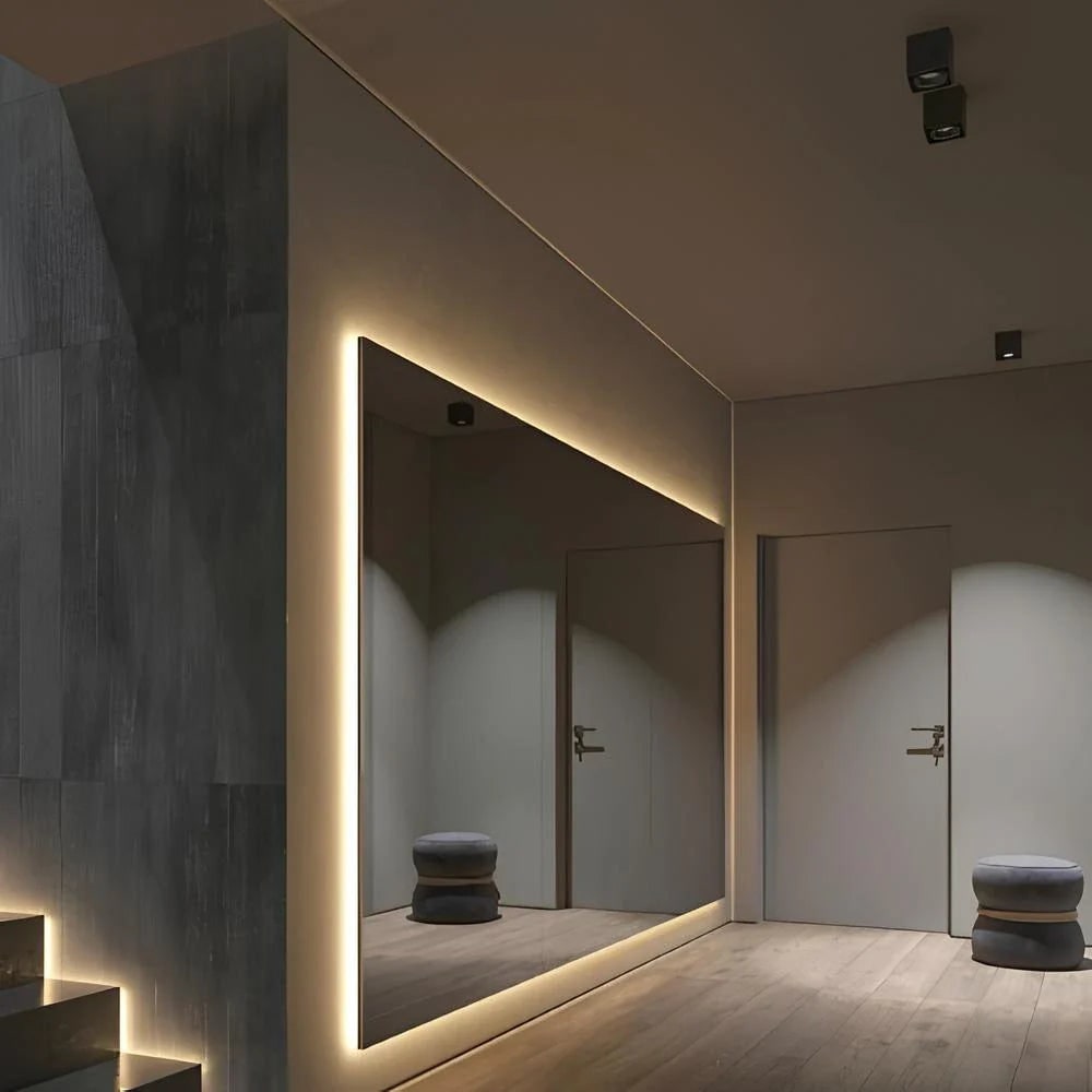 Ledstrip met bewegingssensor en geactiveerde verlichting voor slaapkamer, tape onder kast
