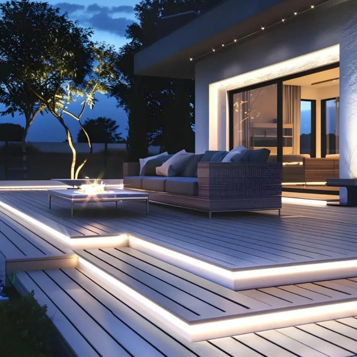 Ledstrip met bewegingssensor en geactiveerde verlichting voor slaapkamer, tape onder kast