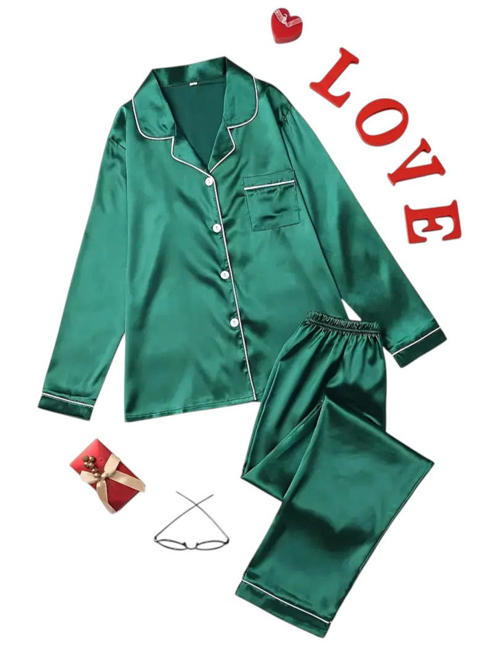 https://cdn.shopify.com/s/files/1/0659/5451/2986/files/luxe-satijnen-dames-pyjamaset-met-glanzende-afwerking-zijdeachtige-textuur-en-elegante-uitstraling-v-3.jpg?v=1753542692
