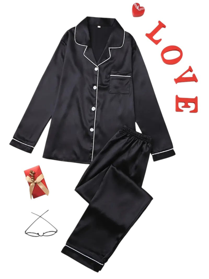https://cdn.shopify.com/s/files/1/0659/5451/2986/files/luxe-satijnen-dames-pyjamaset-met-glanzende-afwerking-zijdeachtige-textuur-en-elegante-uitstraling-v-5.jpg?v=1753542692