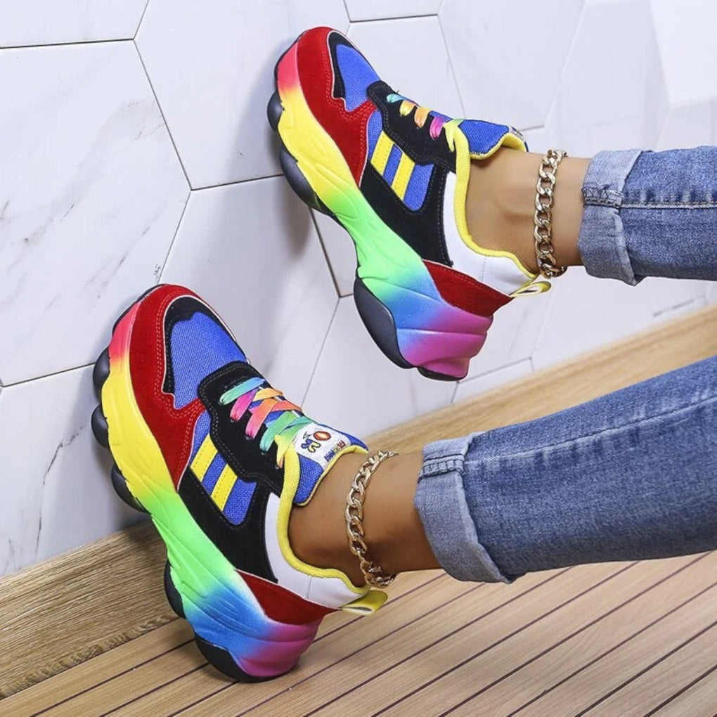 https://cdn.shopify.com/s/files/1/0659/5451/2986/files/modieuze-blauwe-dames-sneakers-met-verhoogde-zool-lichtgewicht-design-en-schokabsorberende-zool-voor-4.jpg?v=1753542714