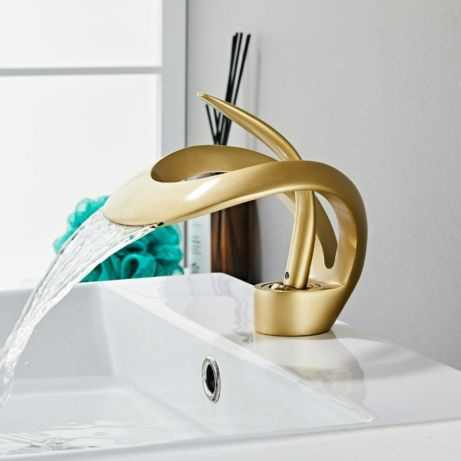 FlowArc – Moderne badkamerkraan met watervalfunctie en minimalistische bediening