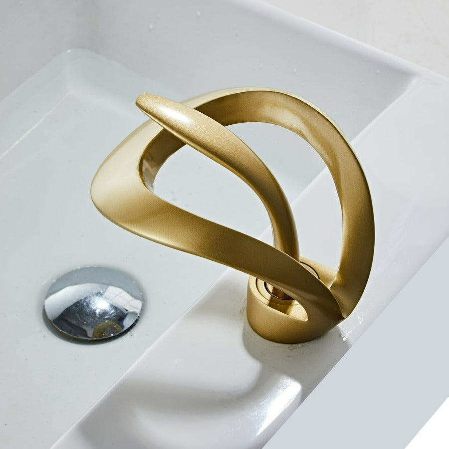 FlowArc – Moderne badkamerkraan met watervalfunctie en minimalistische bediening