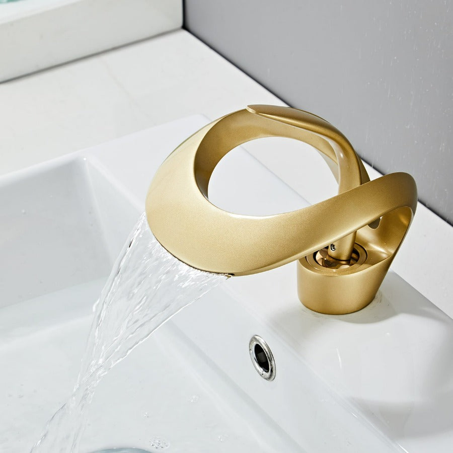 FlowArc – Moderne badkamerkraan met watervalfunctie en minimalistische bediening
