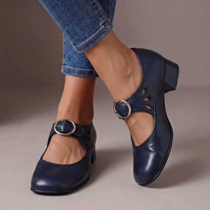 Pumps met enkelbandje, gesp en gevoerde binnenzool