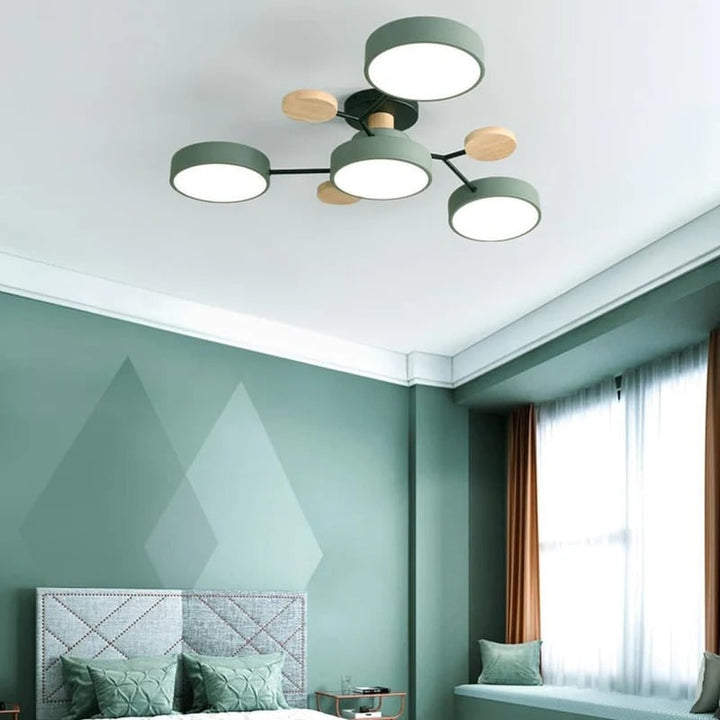 Semi-plafondlamp met moderne houtaccenten voor de slaapkamer
