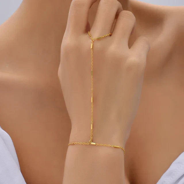 Liora | Gouden Hand Chain Armband - SkinzLine