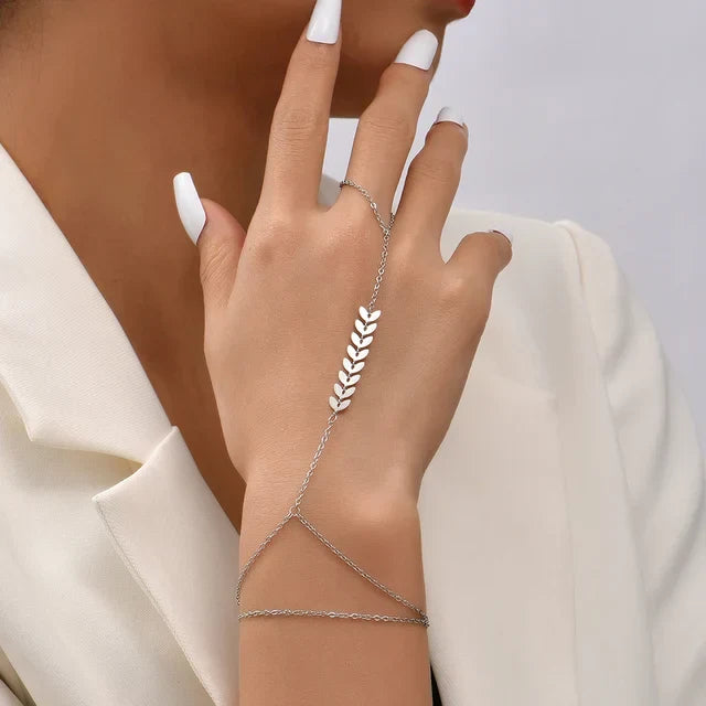 Liora | Gouden Hand Chain Armband - SkinzLine