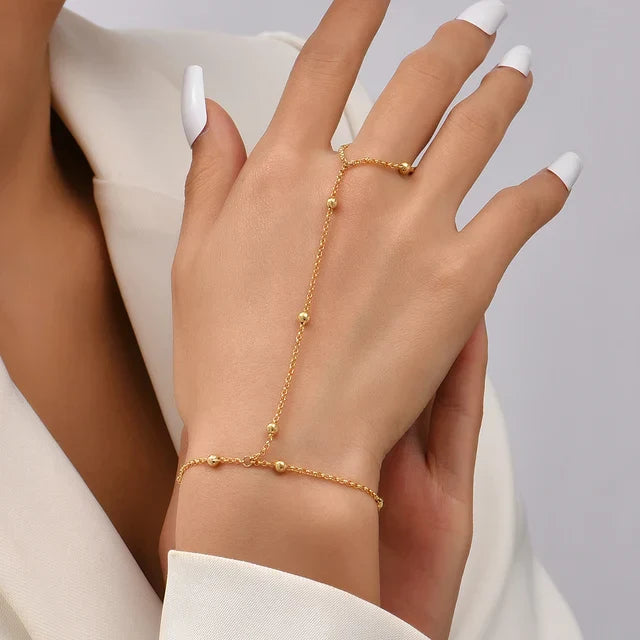 Liora | Gouden Hand Chain Armband - SkinzLine