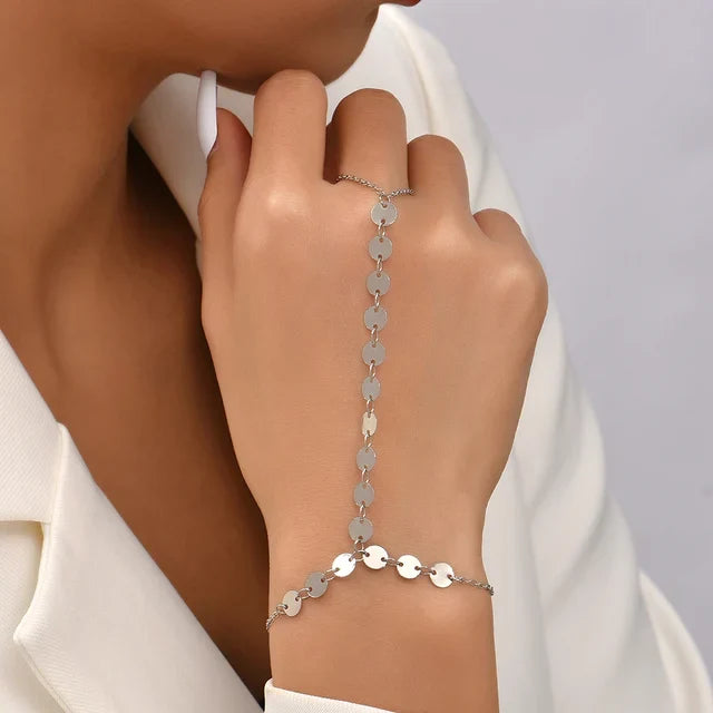 Liora | Gouden Hand Chain Armband - SkinzLine