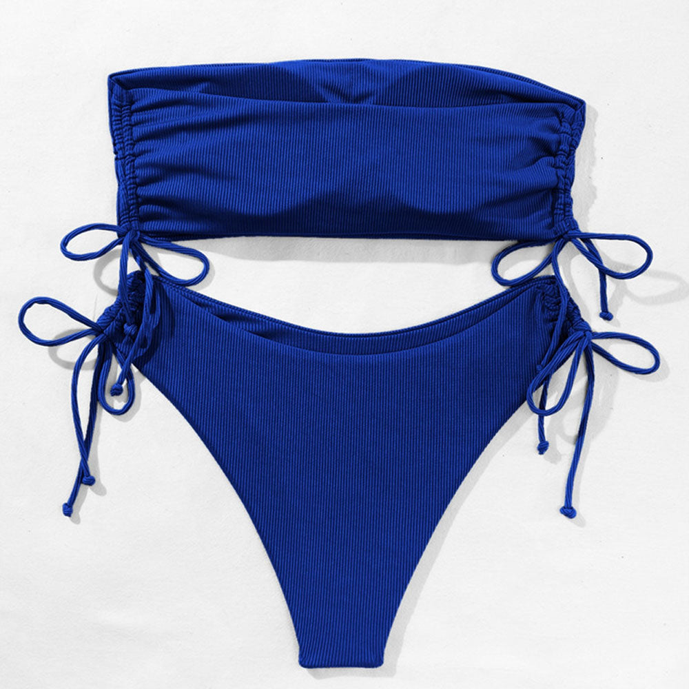 
                  
                    Trendy Geribde Bandeau Bikini met High-Cut Bottom - SkinzLine
                  
                
