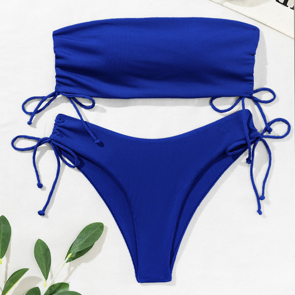 
                  
                    Trendy Geribde Bandeau Bikini met High-Cut Bottom - SkinzLine
                  
                