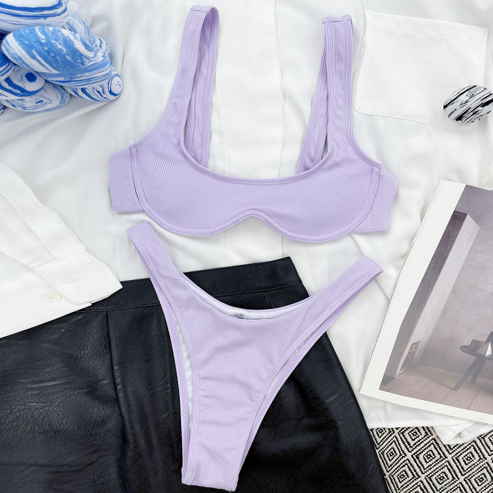 
                  
                    Geribbelde High Cut Bralette Bikini met Beugel en Cheeky Bottom - SkinzLine
                  
                