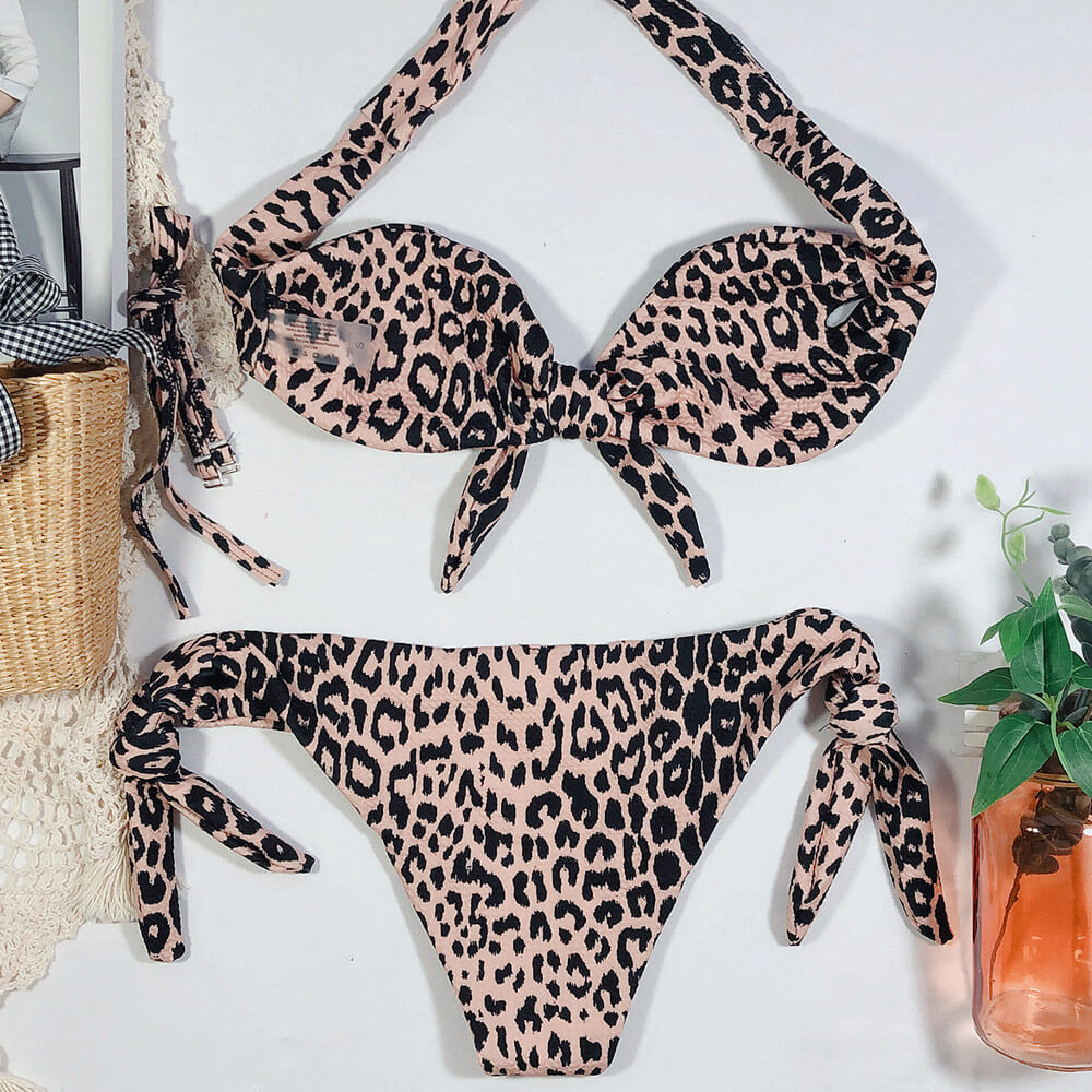 
                  
                    Luxe Luipaard Bandeau Brazilian Bikini Set - SkinzLine
                  
                