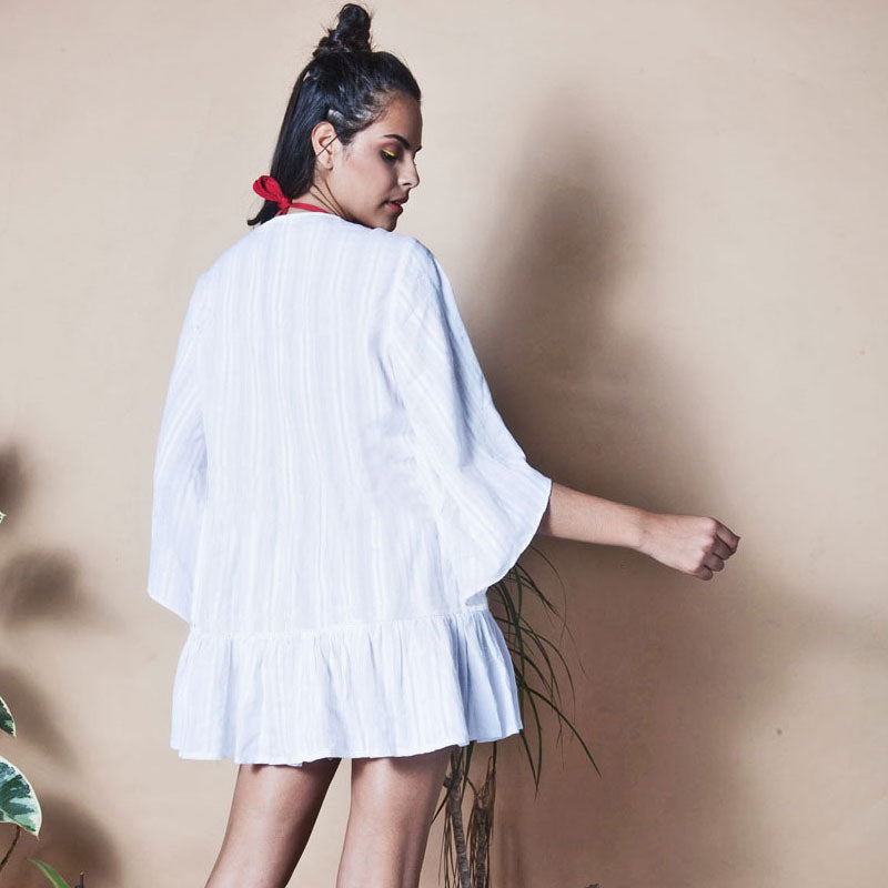 
                  
                    Speelse Mini Strand Cover-Up met Knoopsluiting en Kanten Details – Boho Chic - SkinzLine
                  
                