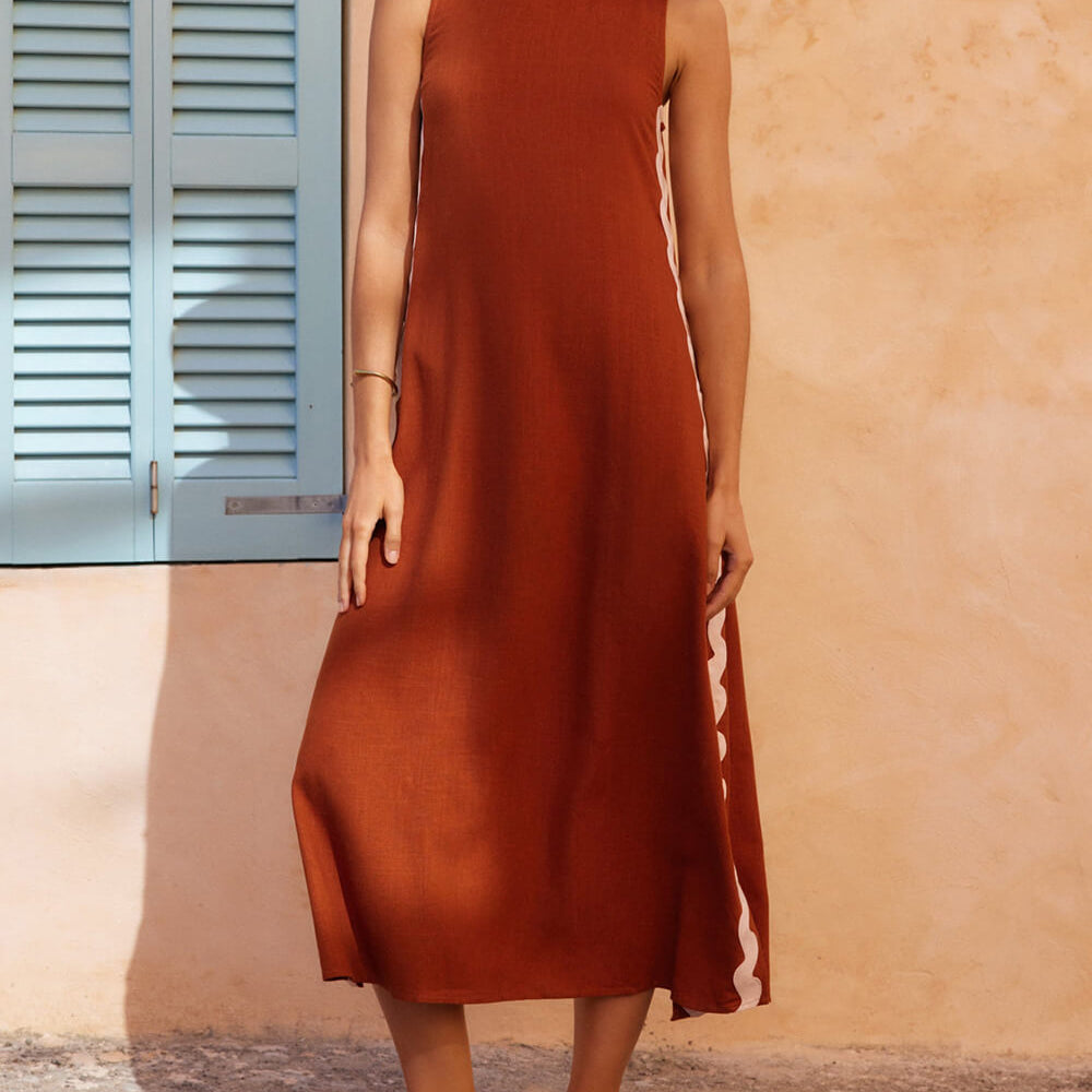 
                  
                    Zigra - Mouwloze Maxi Jurk met Golfrand - SkinzLine
                  
                