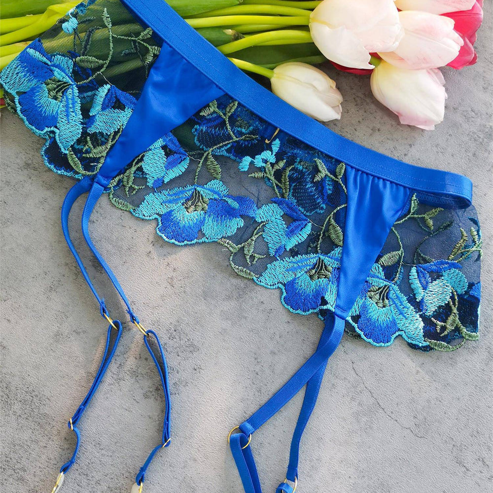 
                  
                    Blauwe Kanten en Satijnen Lingerieset – 3-Delig - SkinzLine
                  
                