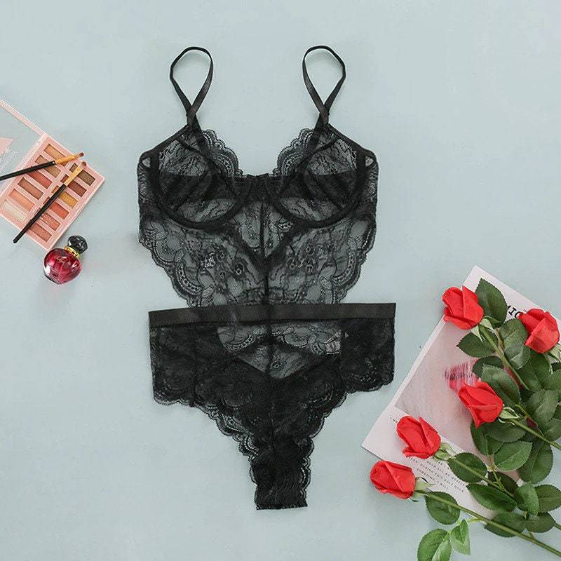 
                  
                    Zwart Kanten Bodysuit - Sexy Lingerie - SkinzLine
                  
                
