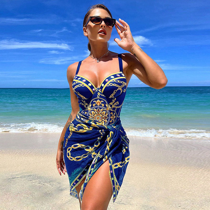 
                  
                    Baroque Floral One Piece Swimsuit met Sheer Sarong – Elegant & Flatterend - SkinzLine
                  
                