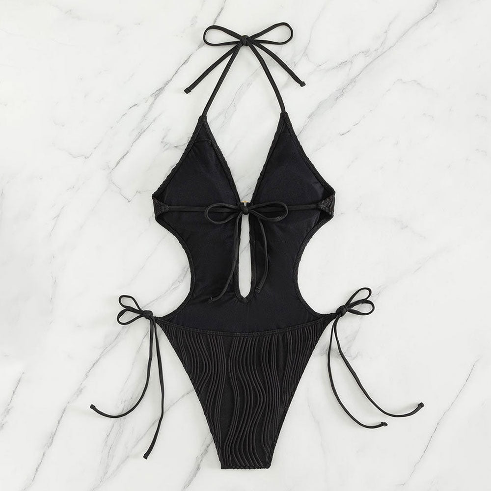 
                  
                    Verleidelijk Monokini Badpak met Wavy Textuur en Brazilian Cheeky Fit - SkinzLine
                  
                