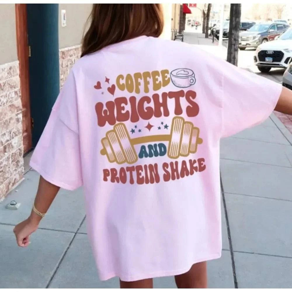 
                  
                    Oversized Sport T-shirt met Print – Fitnesskleding - SkinzLine
                  
                