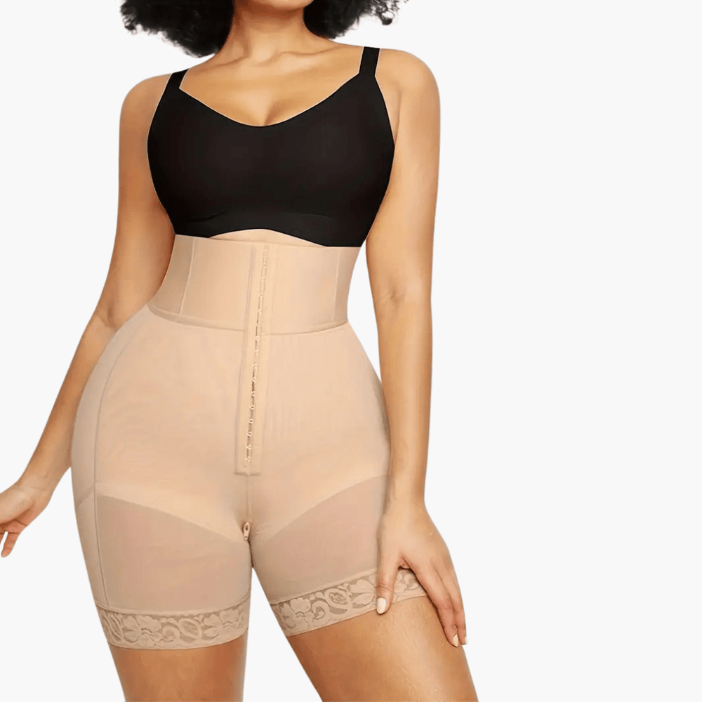 
                  
                    Hoog Getailleerde Bodyshaper Short – Verstelbare Compressie - SkinzLine
                  
                