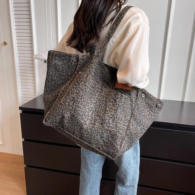Oversized Canvas Schoudertas met Luipaardprint - Lila