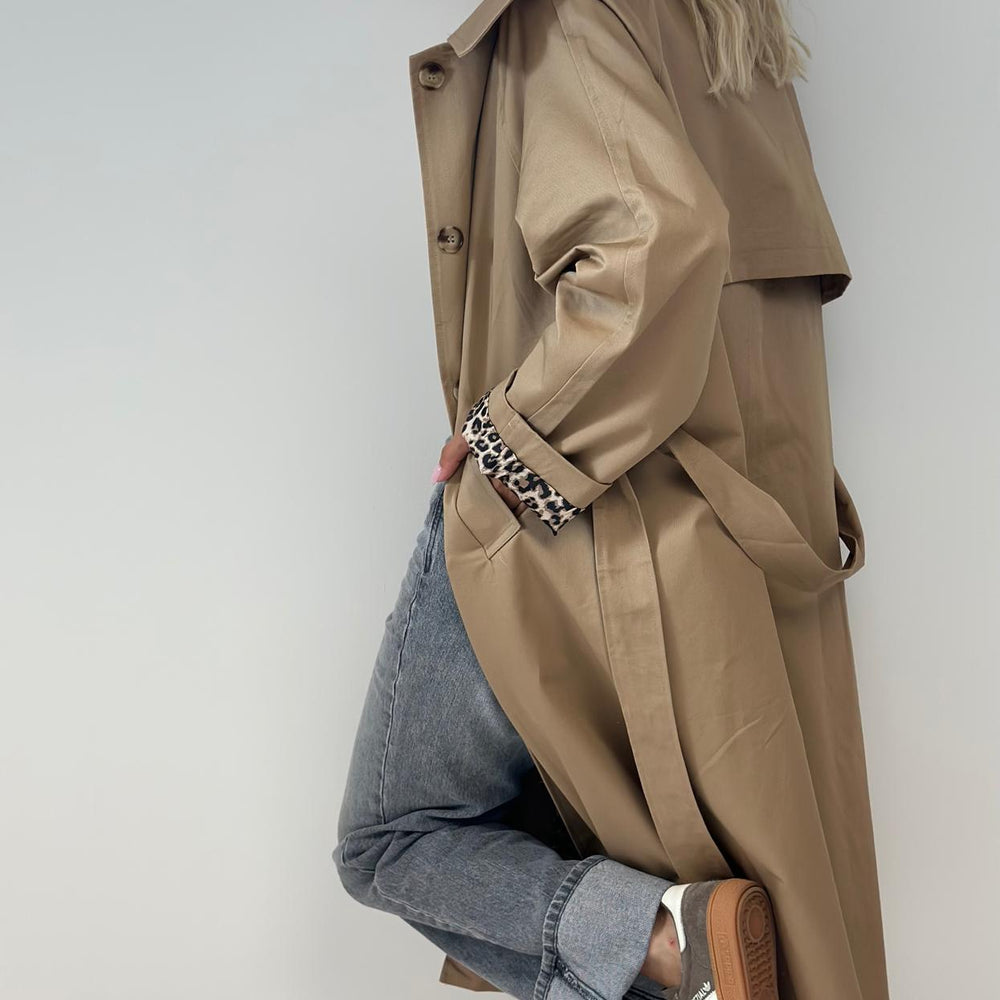 
                  
                    Hazel - Luipaardprint Trenchcoat voor Dames - SkinzLine
                  
                