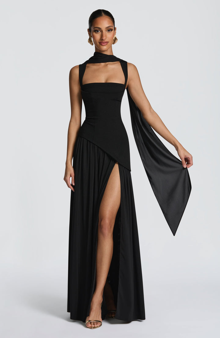 Vloeiende chiffon maxi-jurk met vetersluiting op de rug.