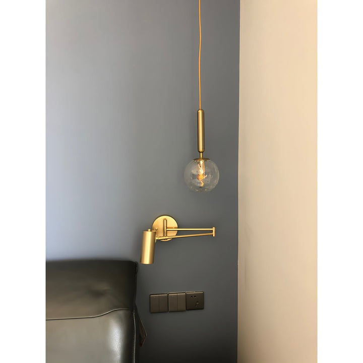 Wandlamp met zwenkarm en verstelbare kop als leeslamp