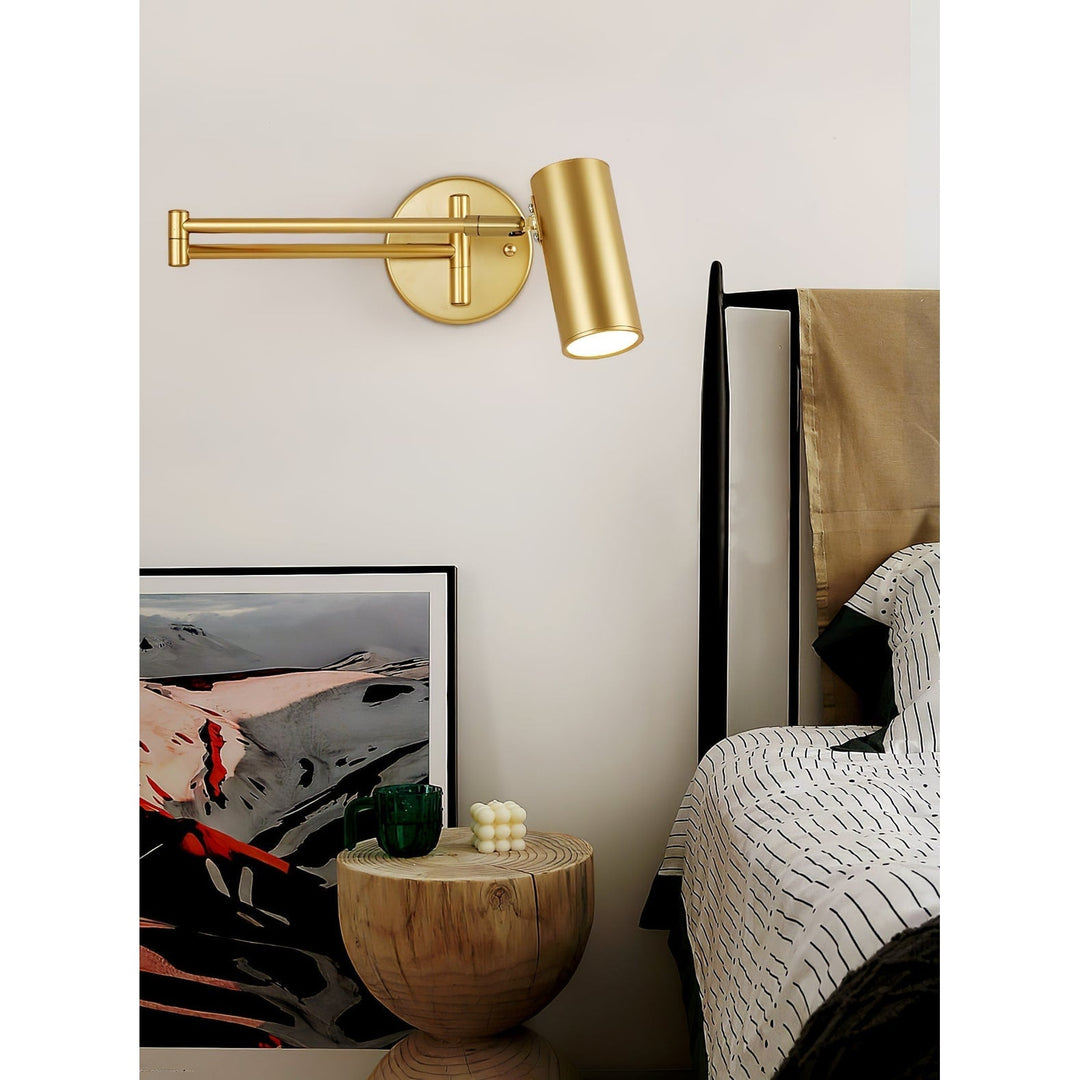 Wandlamp met zwenkarm en verstelbare kop als leeslamp