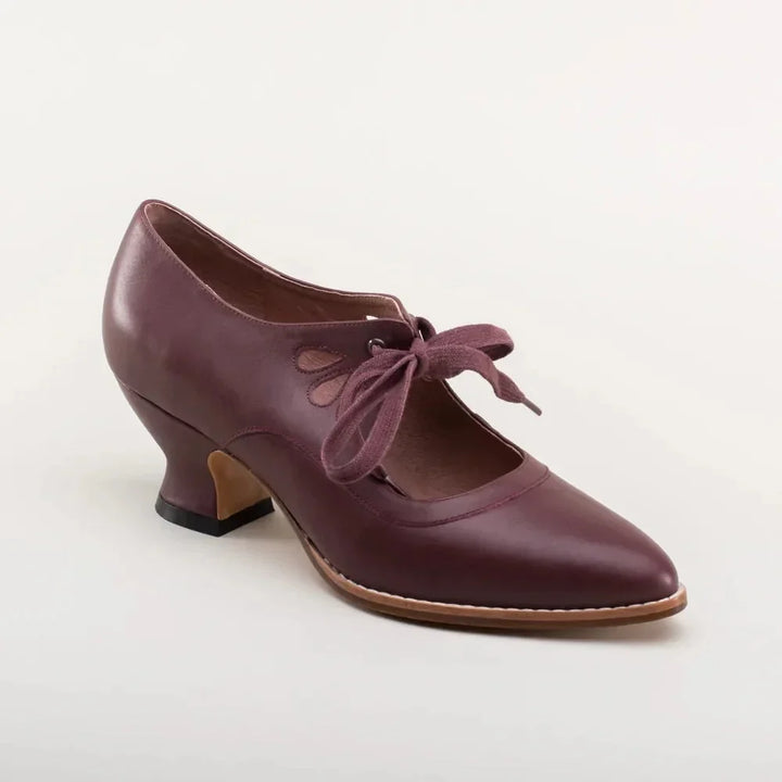 Mary Jane pumps met cut-outs en veters