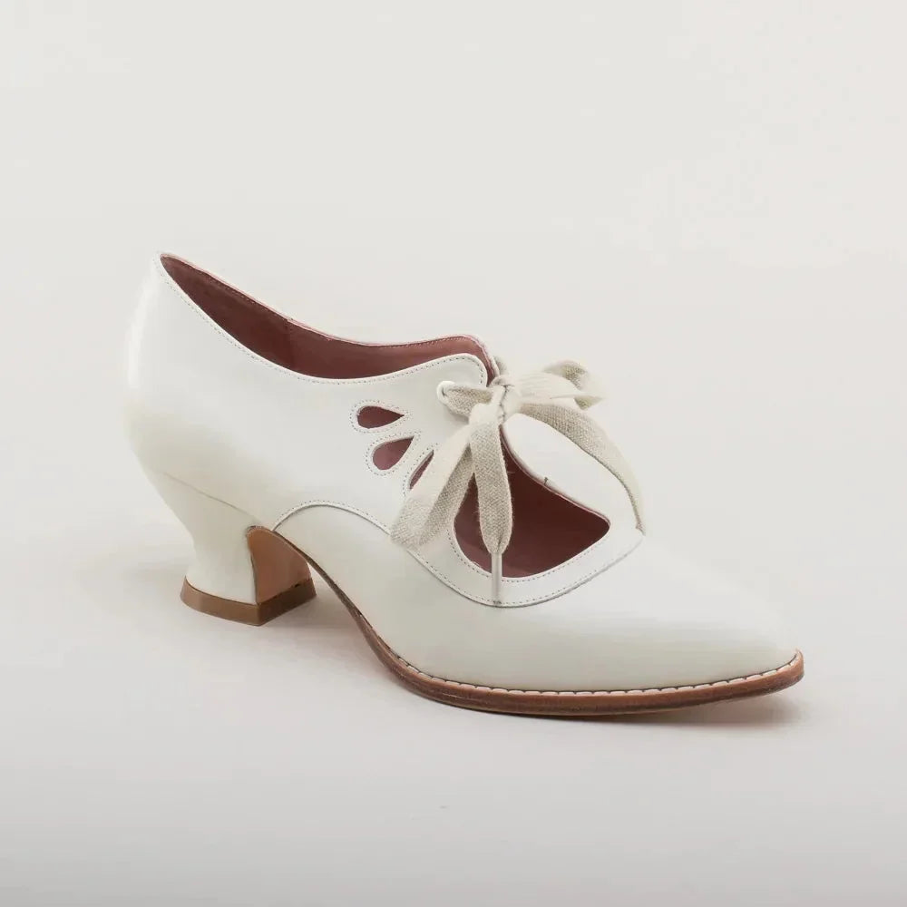 Mary Jane pumps met cut-outs en veters