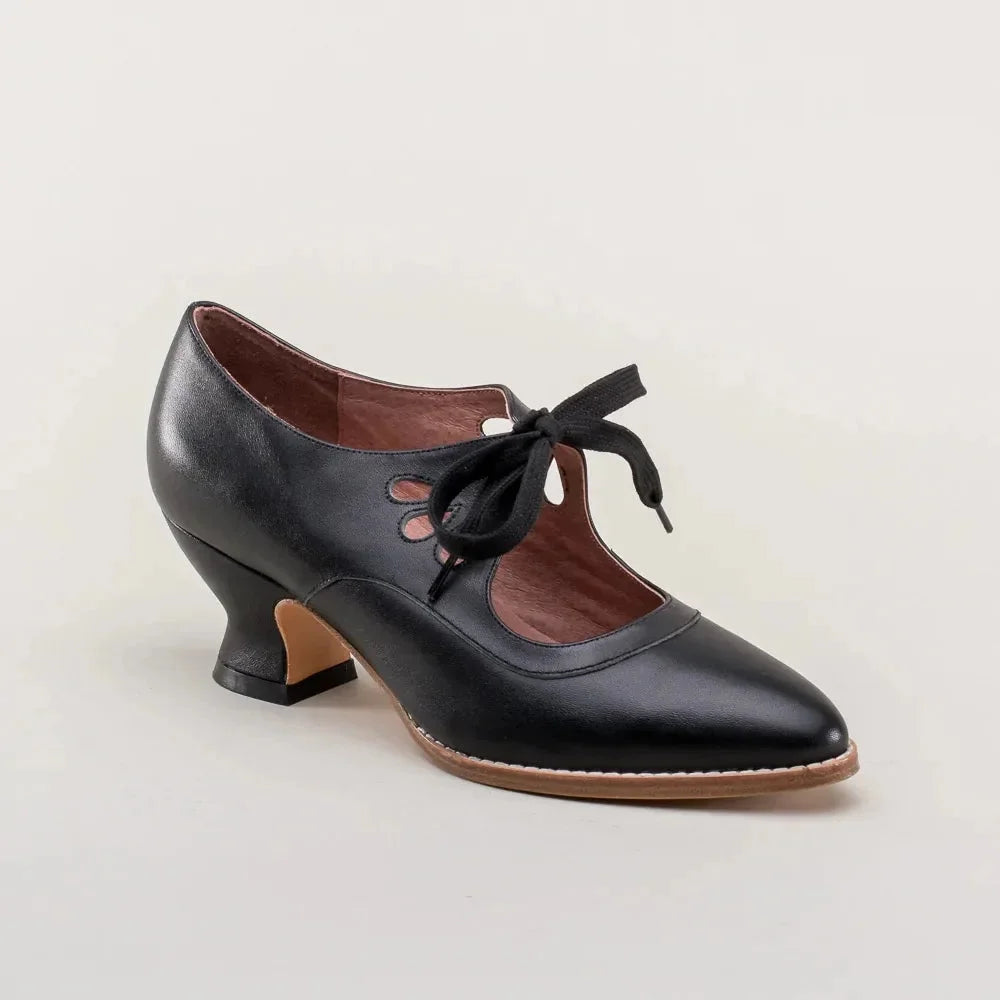 Mary Jane pumps met cut-outs en veters
