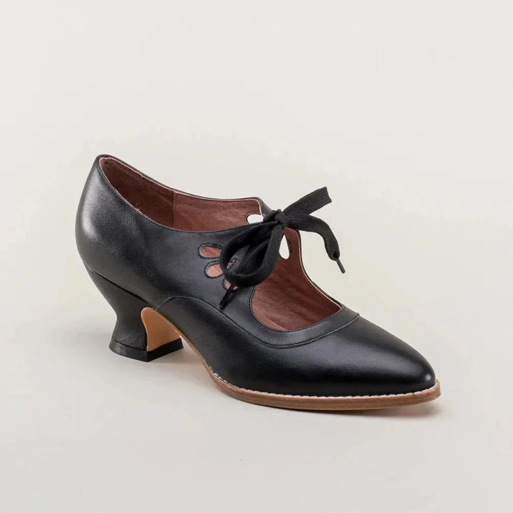 Mary Jane pumps met cut-outs en veters